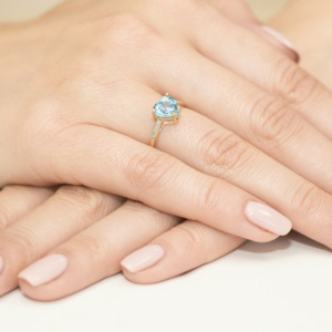 Pierścionek w kształcie serca Topaz 1,20ct i Brylanty białe złoto próby 585. W-0031BT